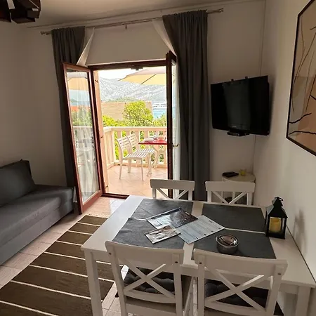 Oxygen アパート Račišće